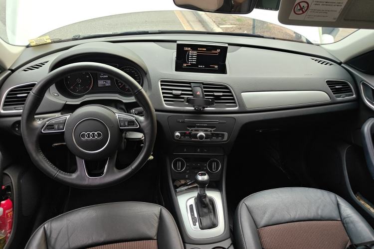 Used Audi Q3 2017 30 TFSI Fashion Model Center Console