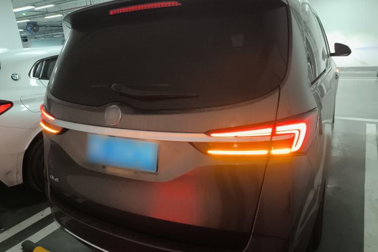 Used Buick GL8 2023 Facelifted Land Cruiser Executive Luxury Version
