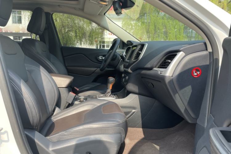 Used Jeep Cherokee 2016 2.4L Leading Smart Version Interior 7