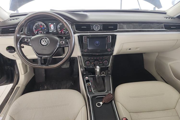 Used Volkswagen Passat 2016 380TSI DSG Ultimate Edition Center Console