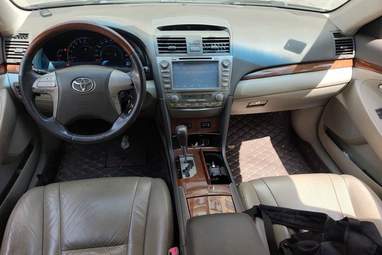 Used Toyota Camry 2013 200G Classic Luxury Edition Center Console