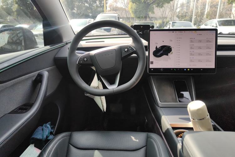 Used Tesla Model Y 2025 Rear-Wheel-Drive Version