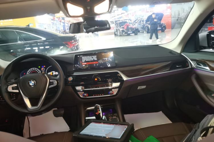 Used BMW 5 Series 2019 525Li Luxury Package
