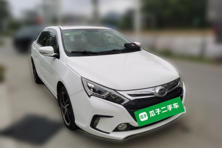 Used BYD Qin New Energy 2014 1.5T Flagship Model Front Right 45 Deg