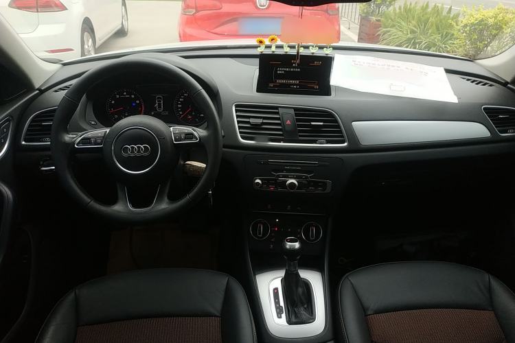 Used Audi Q3 2018 30th Anniversary Edition 30 TFSI Fashion Model Center Console