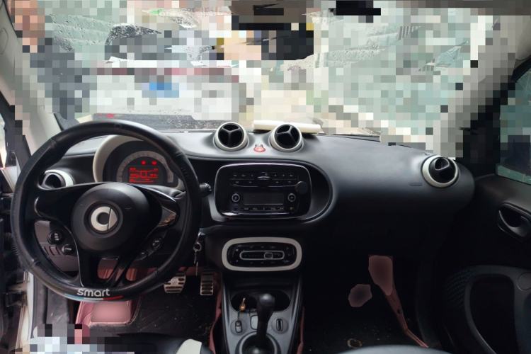 Used smart fortwo 2015 1.0L 52 kW hardtop Dynamic version