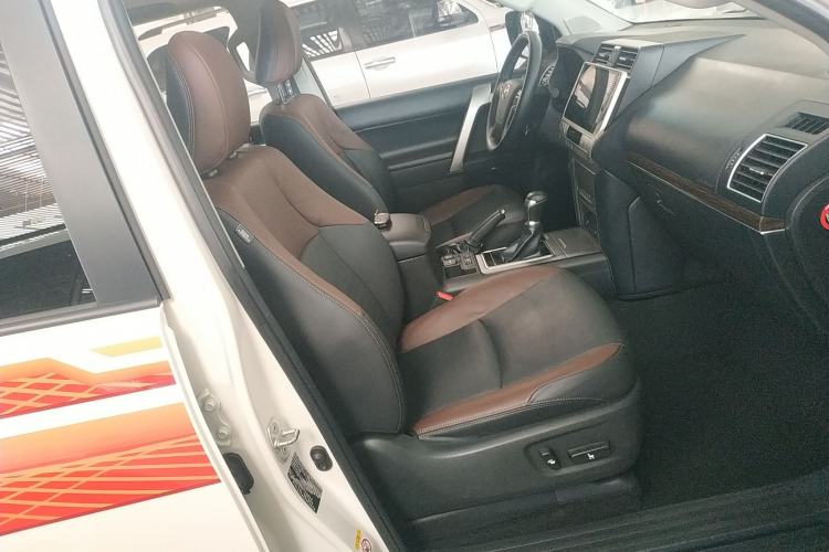 Used Toyota Prado 2019 3.5L Automatic TX-L Deluxe Edition with Rear-Mounted Spare Tire Right Front Seat