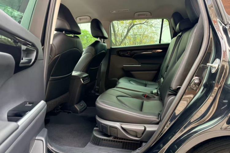 Used Toyota Highlander 2023 2.5L Smart Electric Hybrid Dual-Drive Elite Version 7 Seats