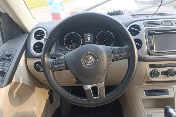 Used Volkswagen Tiguan 2013 2.0 TSI Automatic All-Wheel-Drive Flagship Edition Steering Wheel