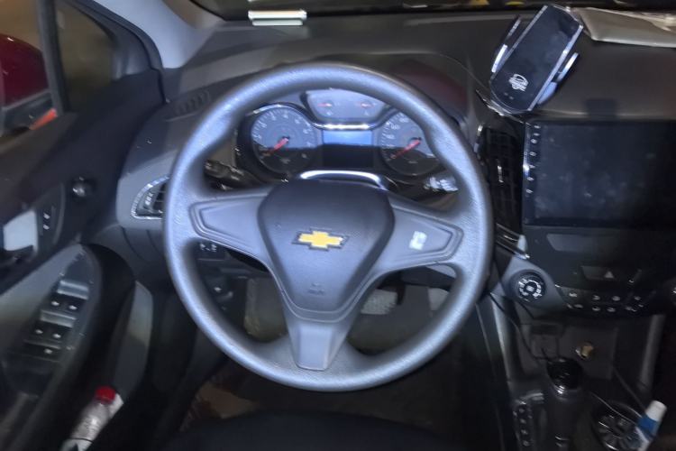 Used Chevrolet Cruze 2017 1.5L Automatic Pioneer Sunroof Edition Steering Wheel