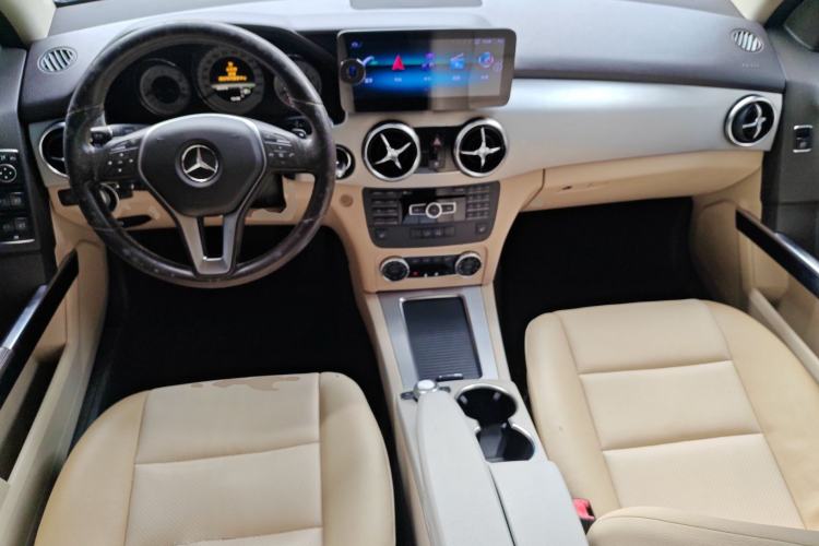 Used Mercedes-Benz GLK-Class 2013 GLK 300 4MATIC Dynamic Edition Center Console