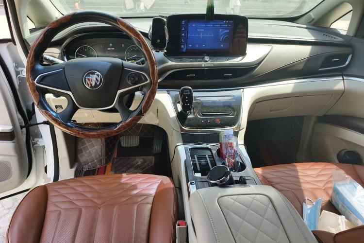 Used Buick GL8 2022 Land Cruiser Executive Class 652T Comfort Model Center Console