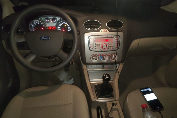 Used Ford Focus 2012 Sedan Classic 1.8L Manual Base Model Center Console