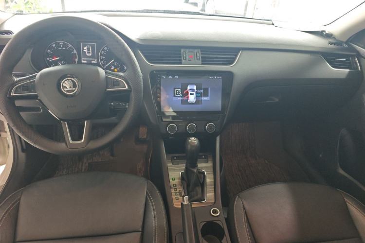 Used Skoda Octavia 2017 1.6L Automatic Smart Drive Edition Center Console