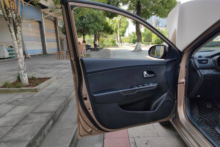 Used Kia K2 2012 Sedan 1.4L MT TOP Commemorative Edition