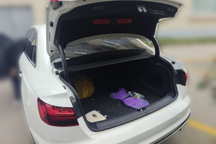 Used Audi A4L 2020 40 TFSI Fashionable and Elegant Model
