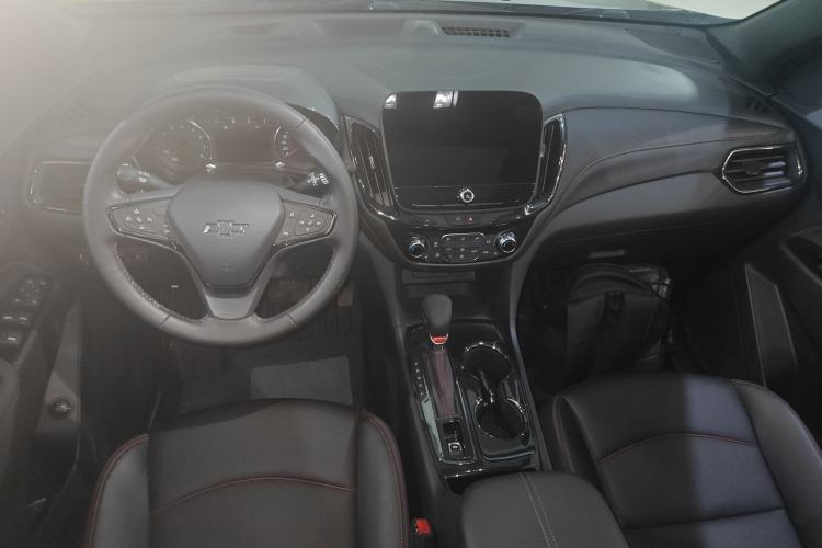 Used Chevrolet Equinox 2022 Mild Hybrid 550T RS Smart Boundary-Setting Edition Center Console