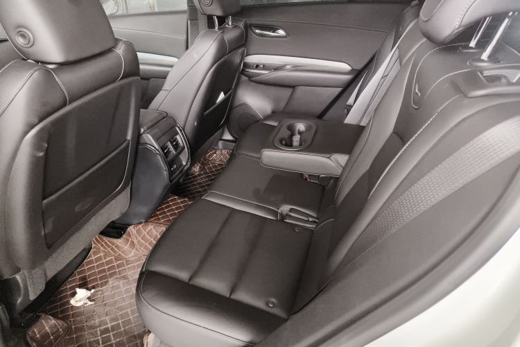 Used Cadillac XT4 2022 28T Two-Wheel-Drive Luxury Version Left Rear Seat