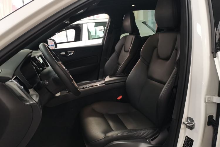 Used Volvo XC60 2022 B5 4x4 Zhiyi Sport Edition