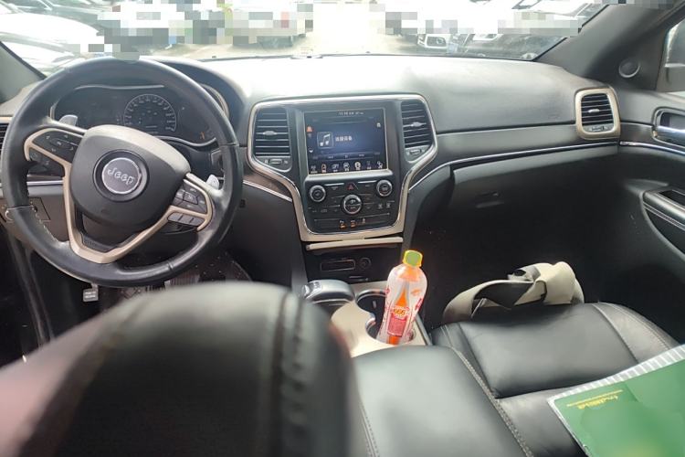 Used Jeep Grand Cherokee 2014 3.0TD Diesel Comfort Navigation Version Center Console