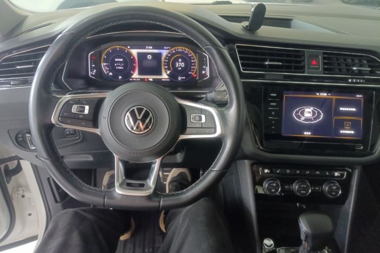 Used Volkswagen Tiguan L 2021 330TSI Automatic Two-Wheel Drive R-Line Enhanced Edition Center Console