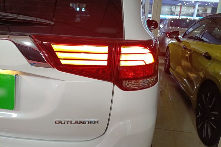 Used Mitsubishi Outlander 2021 2.4L 4x4 Zhi Xiang Edition 7 Seats
