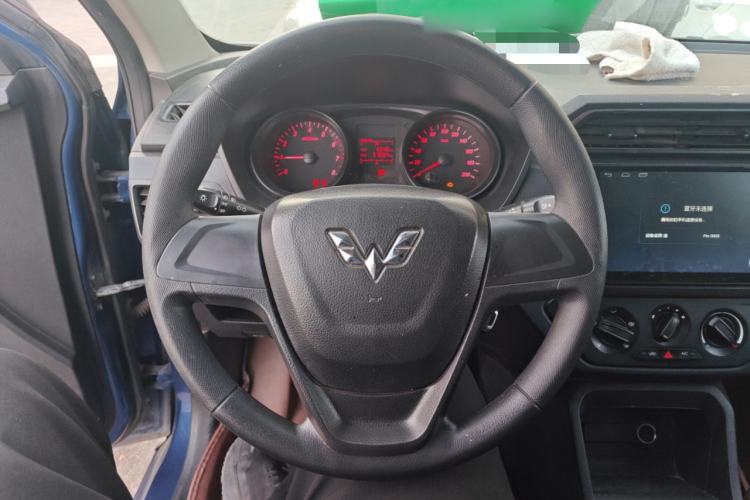 Used Wuling Hongguang 2019 1.5L S Basic Window-Sealed Vehicle China VI LAR Steering Wheel