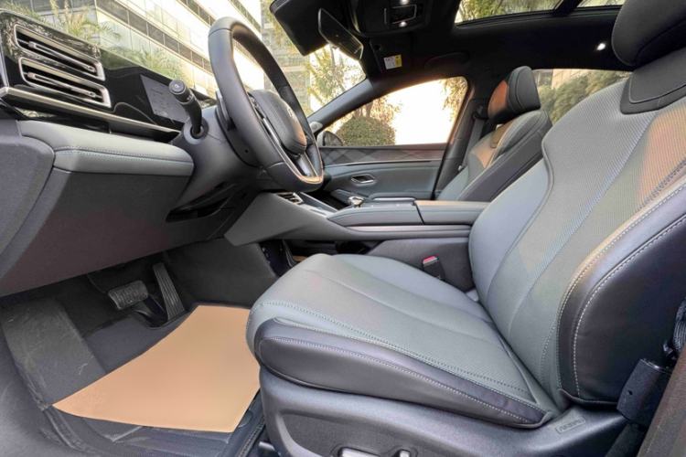 Used BYD Qin L 2025 DM-i Smart Drive 120KM Superior Model Left Front Seat