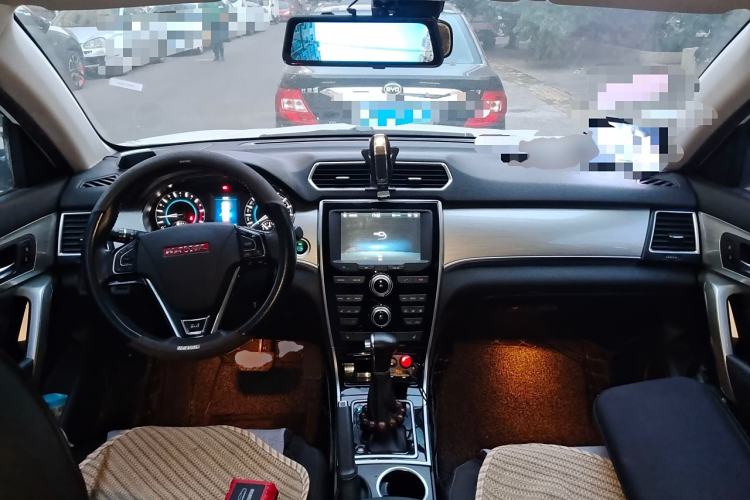 Used Haval H2 2015 1.5T Automatic Two-Wheel Drive Elite Edition Center Console