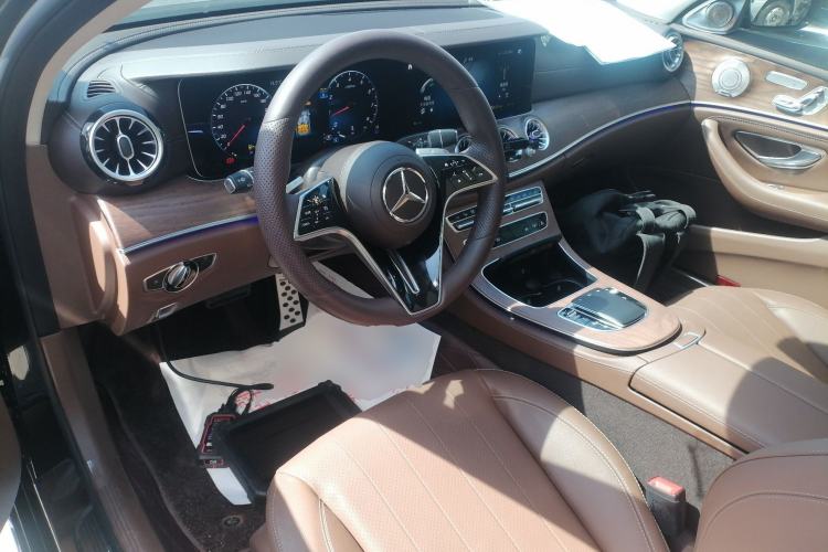 Used Mercedes-Benz E-Class 2023 Updated E 300 L Fashion Edition Center Console