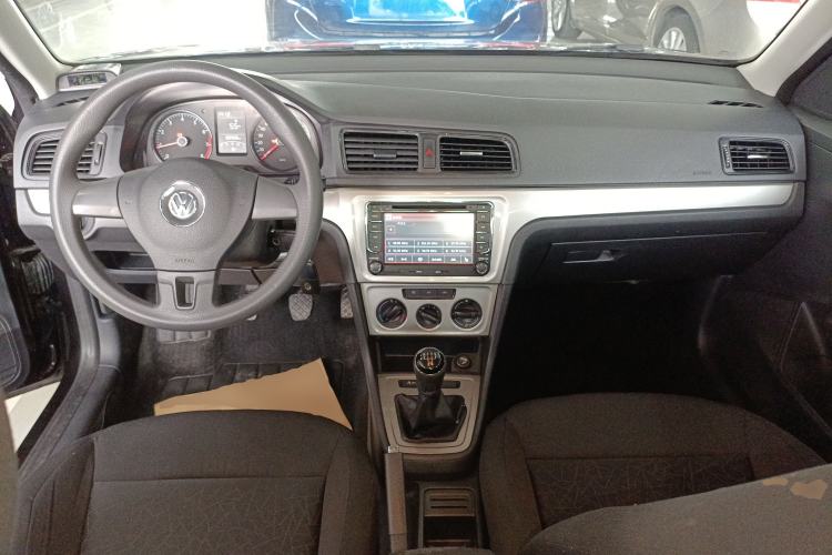 Used Volkswagen Lavida 2013 Revised Classic 1.6L Manual Fashion Edition Center Console