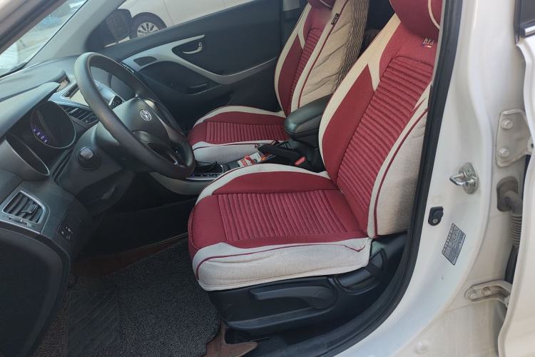 Used Hyundai Elantra (5th Generation / Langdong) 2016 1.6L Automatic Smart Version
