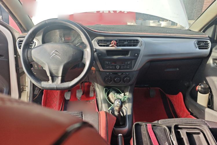 Used Citroen Elysee 2014 1.6L Manual Fashion Model CNG Center Console