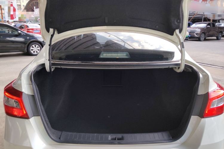 Used Nissan Sylphy 2019 1.6XV CVT Smart Connect Luxury Edition China VI Standard Trunk