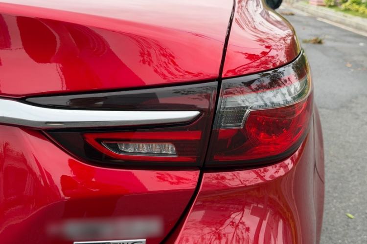 Used Mazda Atenza 2020 2.0L Blue Sky Luxury Edition Exterior 8