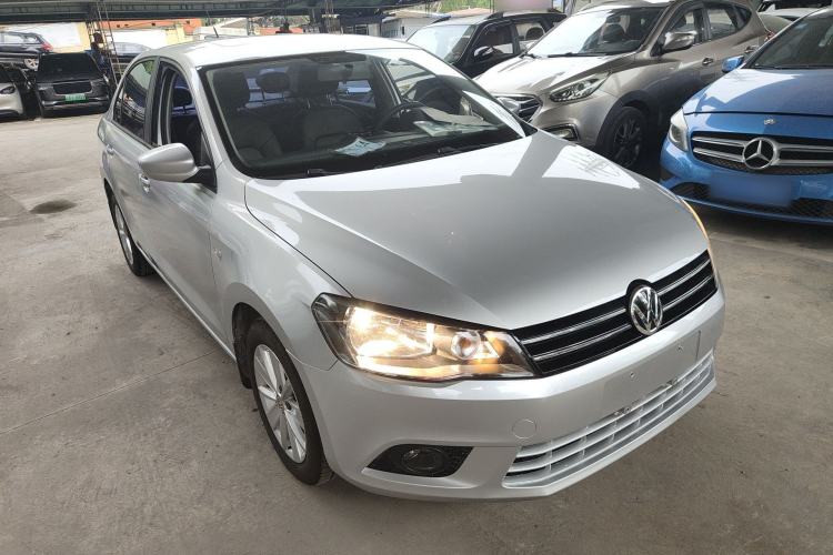 Used Volkswagen Jetta 2015 Value Edition 1.6L Automatic Comfort Version Front Right 45 Deg