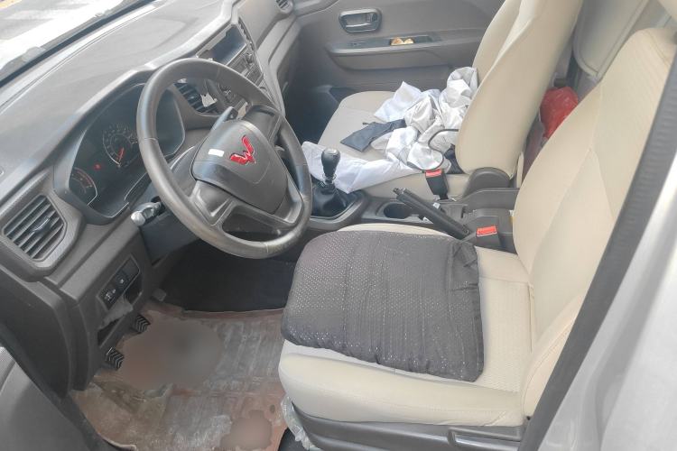 Used Wuling Hongguang V 2021 1.5L Jingqu Edition Enclosed-Window Vehicle LAR