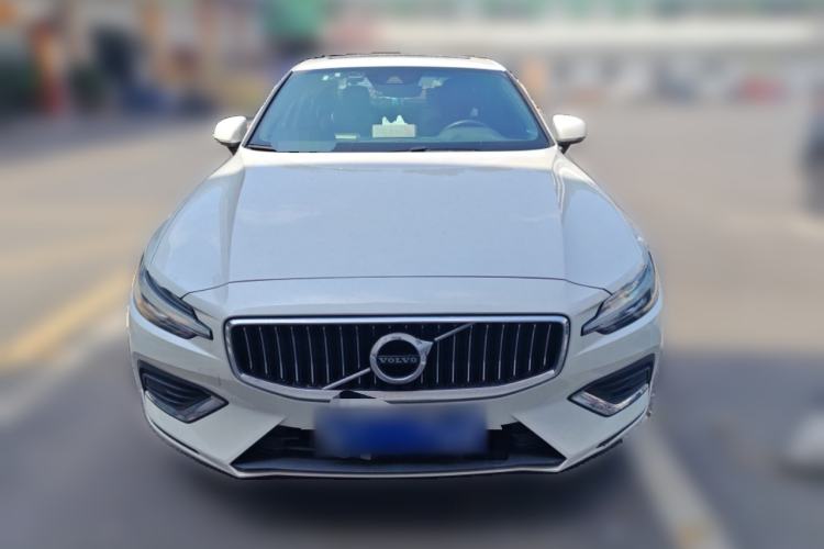 Used Volvo S60 2022 B4 Zhiyuan Luxury Edition
