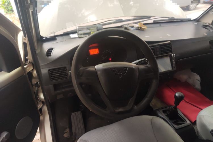 Used Wuling Rongguang 2014 1.2L S Base Model
