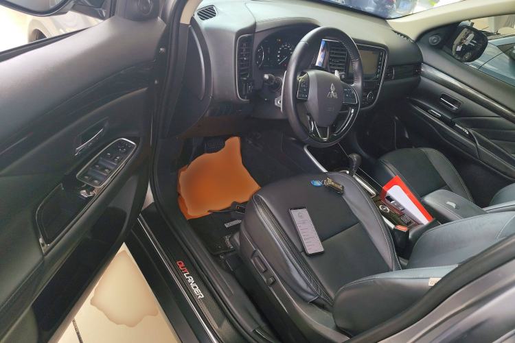 Used Mitsubishi Outlander 2019 2.4L 4x4 Zhi Xiang Edition 7 Seats China VI Standard