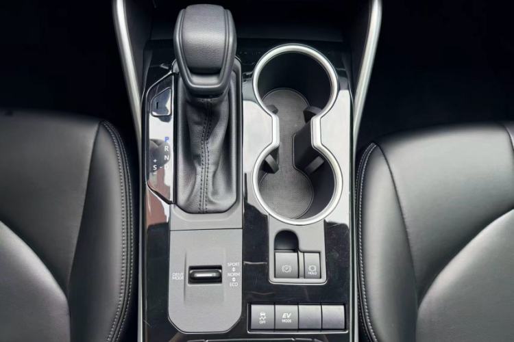 Used Toyota Highlander 2023 2.5L Smart Electric Hybrid Dual-Drive Elite Version 7 Seats