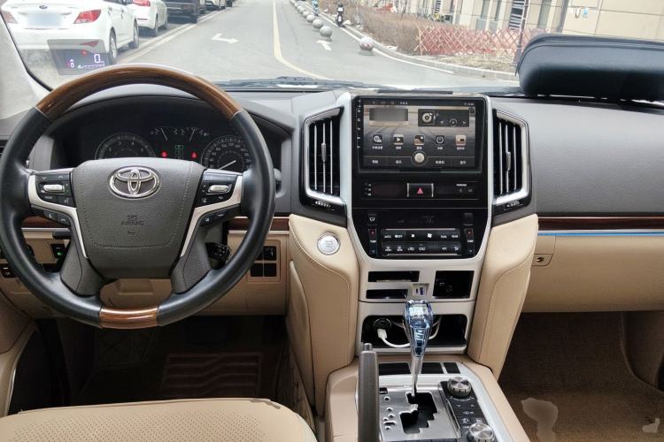Used Toyota Land Cruiser  Center Console