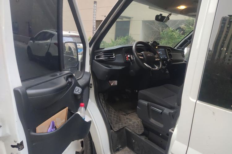 Used JMC Fushun 2023 2.0T Manual Mid-Drive Mid-Roof Commercial Multi-Purpose 7-Seater Passenger Vehicle