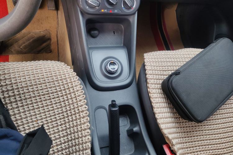 Used Wuling Hongguang New Energy 2025 Extended-Range Hybrid 50KM Comfort Version Gear Lever
