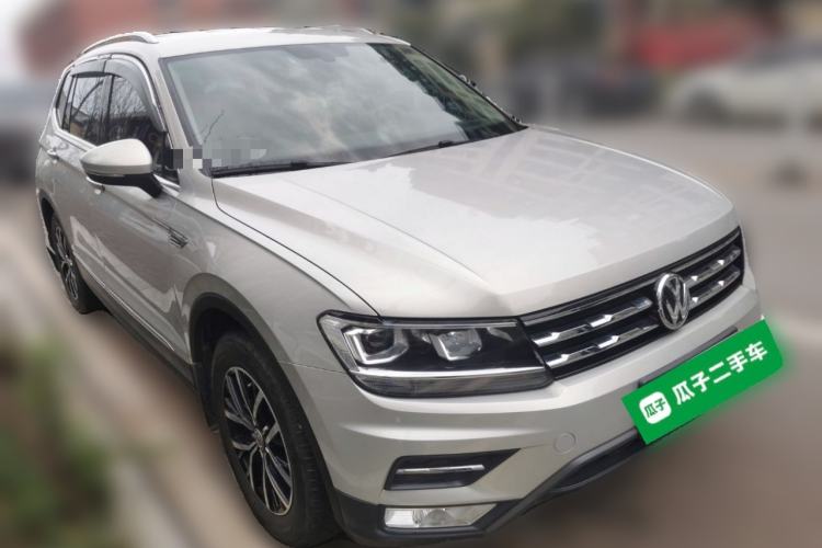 Used Volkswagen Tiguan L 2017 330TSI Automatic Two-Wheel Drive Comfort Edition Front Right 45 Deg