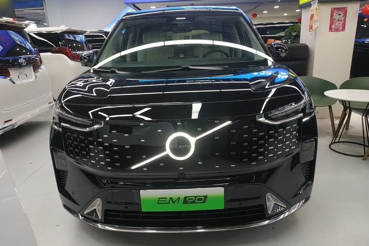 Used Volvo EM90 2025 Ultra Six-Seater