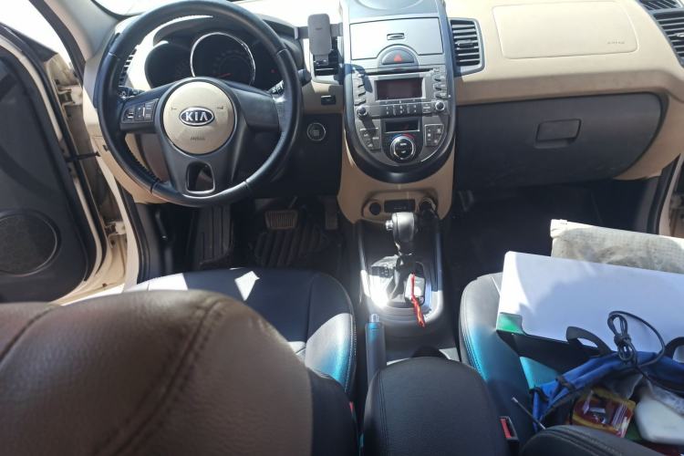 Used Kia Soul 2013 1.6L AT Premium Center Console