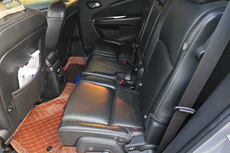 Used Dodge Journey 2013 2.4L Two-Wheel Drive Luxury Version Left Rear Seat