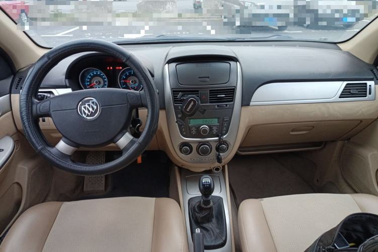 Used Buick Excelle 2013 1.5L Manual Classic Model Center Console