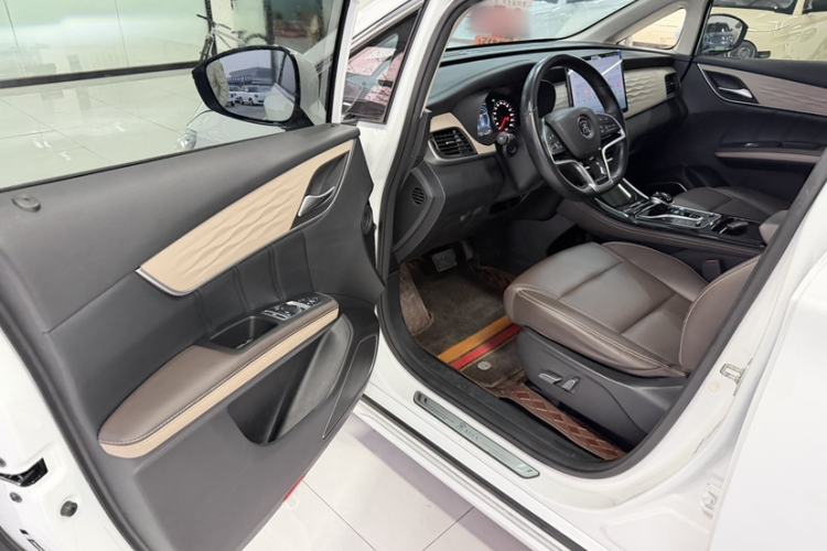 Used BYD Song MAX New Energy 2022 DM-i 105KM Flagship Model Interior 3